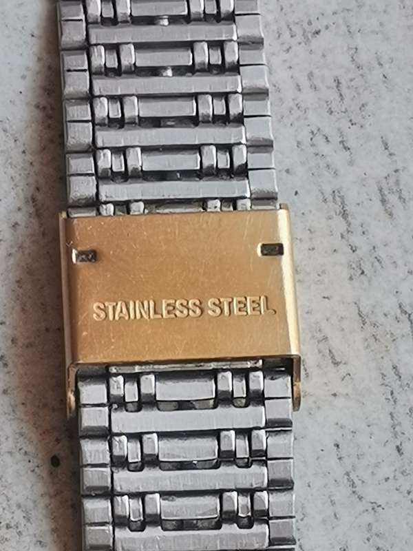 LORUS MENS GOLD PLATED WATCH WITH ORIGINAL BOX IN EXCELLENT CONDITION