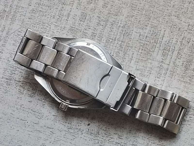 LA MONTRÉ MENS WATCH IN EXCELLENT WORKING CONDITION