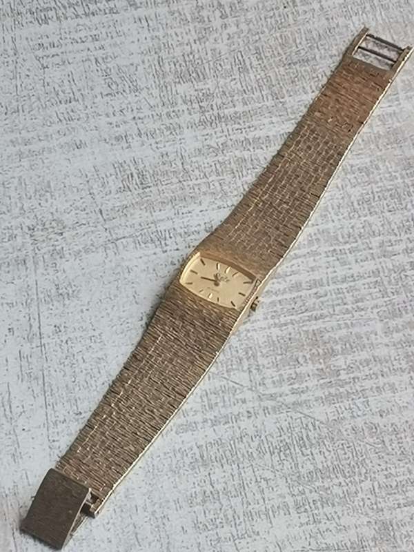 VINTAGE SHARP LADIES GOLD PLATED WATCH IN EXCELLENT WORKING CONDITION