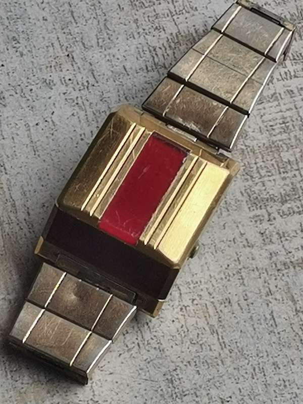 VINTAGE BULOVA MENS DIGITAL WATCH - WORKING