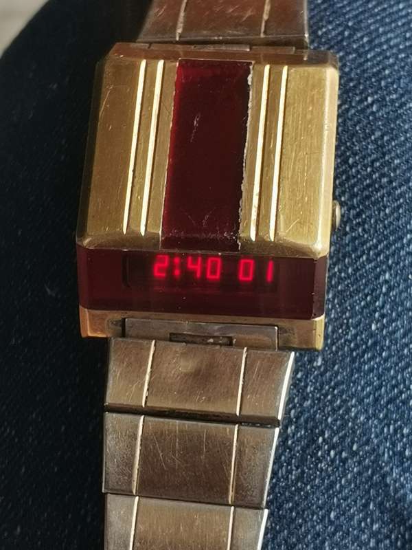 VINTAGE BULOVA MENS DIGITAL WATCH - WORKING