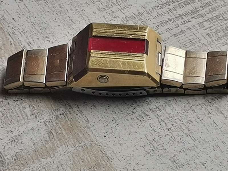 VINTAGE BULOVA MENS DIGITAL WATCH - WORKING