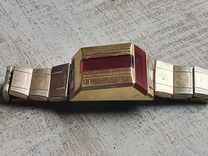 VINTAGE BULOVA MENS DIGITAL WATCH - WORKING