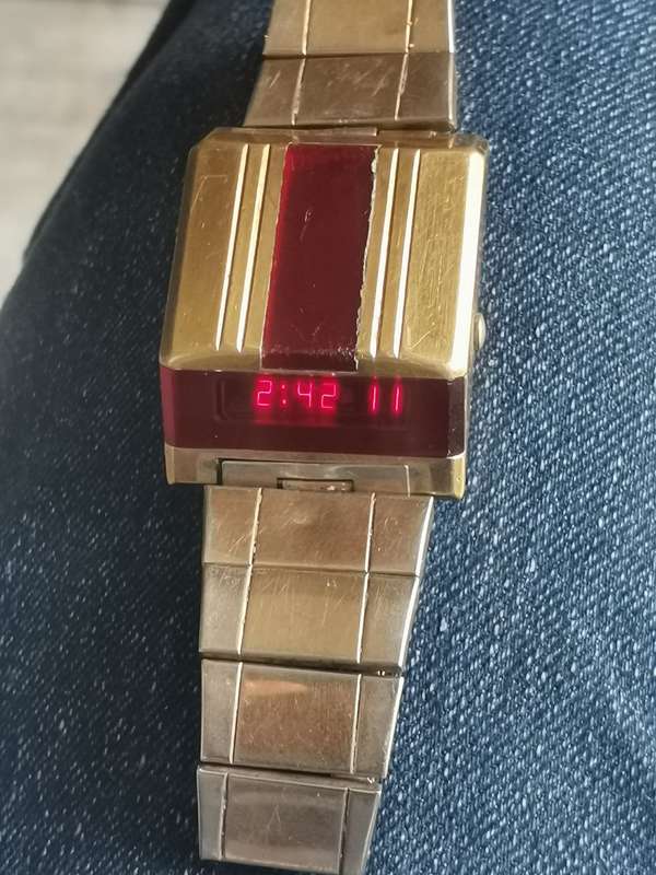 VINTAGE BULOVA MENS DIGITAL WATCH - WORKING