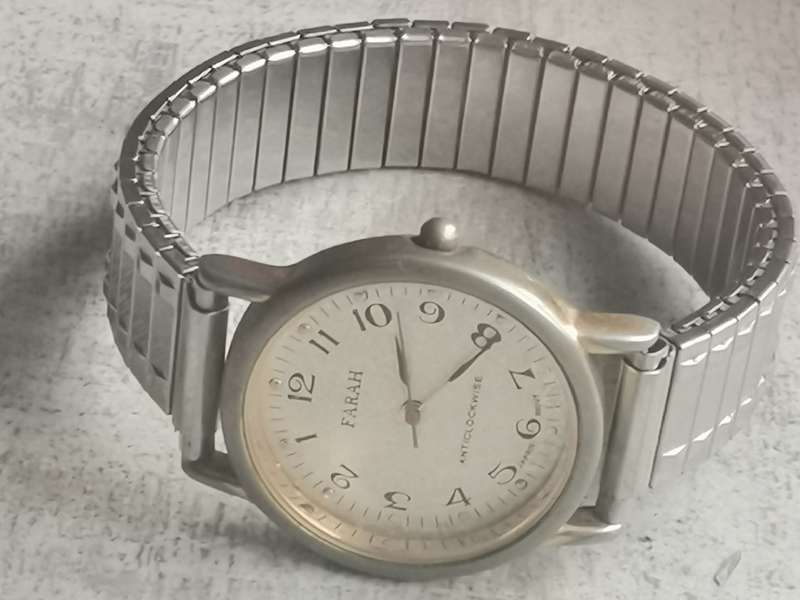 MENS FARAH ANTICLOCKWISE WATCH IN EXCELLENT WORKING CONDITION