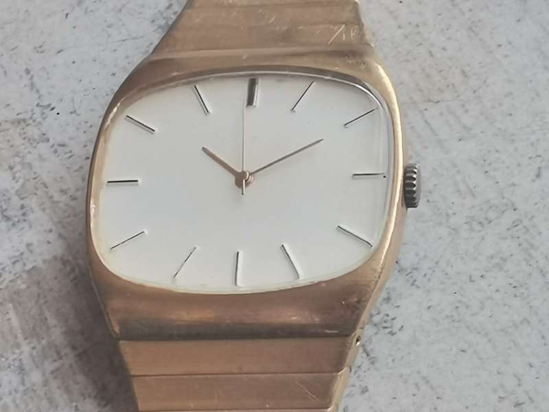 VINTAGE TISSOT MENS GOLD PLATED WATCH IN EXCELLENT WORKING CONDITION