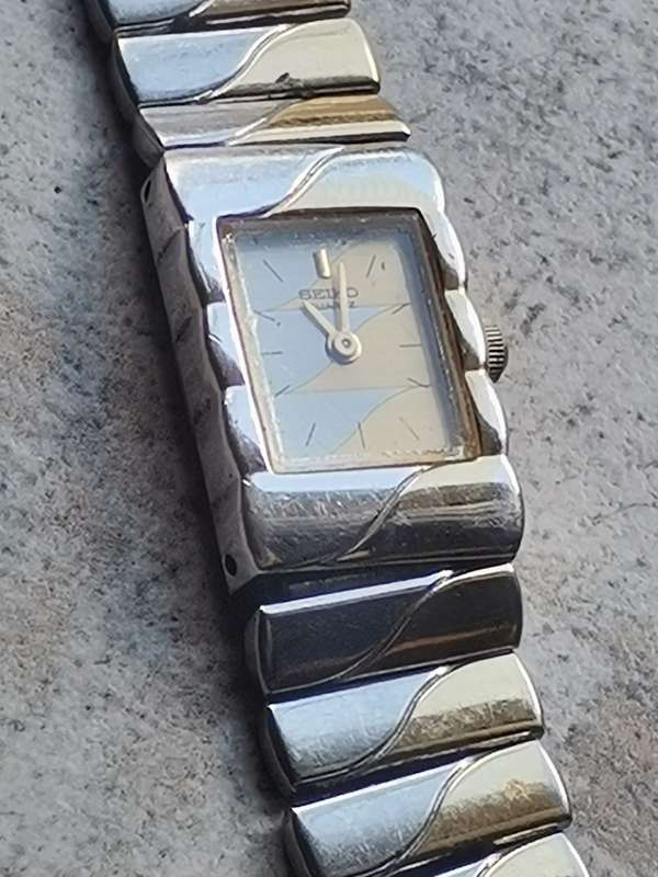 STUNNING SEIKO LADIES 2 TONE WATCH IN EXCELLENT WORKING CONDITION