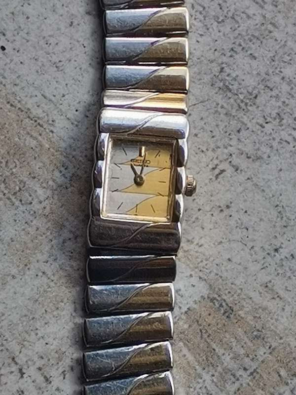 STUNNING SEIKO LADIES 2 TONE WATCH IN EXCELLENT WORKING CONDITION