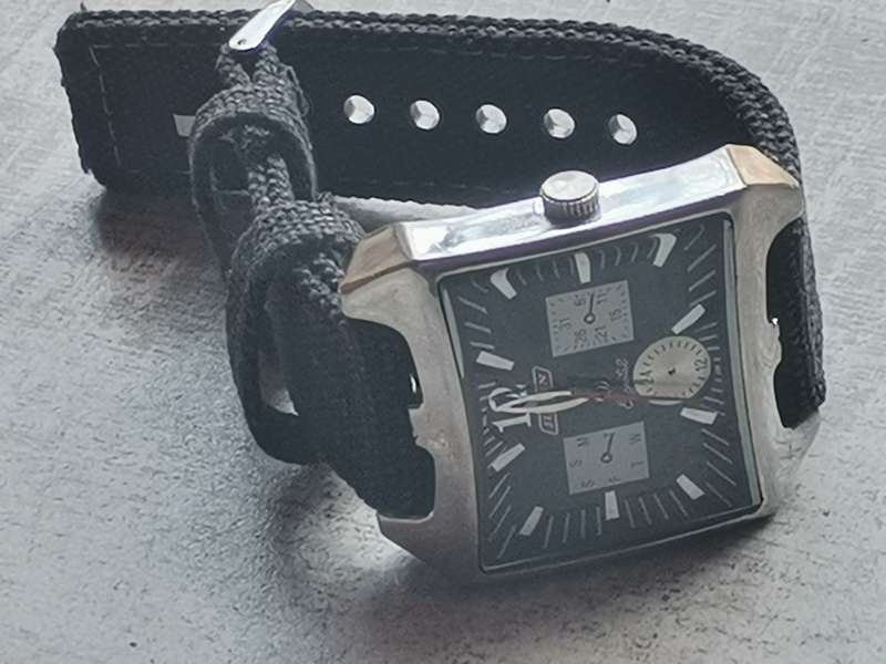 JUSTIN MENS WATCH IN EXCELLENT WORKING CONDITION