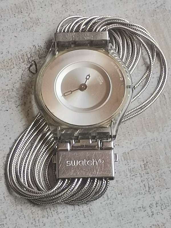 ELEGANT AND UNIQUE LADIES SWATCH WATCH IN EXCELLENT WORKING CONDITION