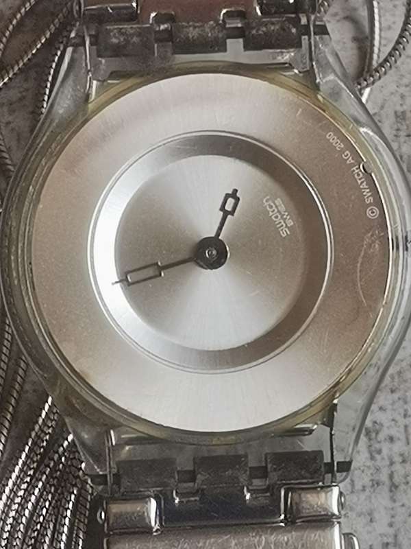 ELEGANT AND UNIQUE LADIES SWATCH WATCH IN EXCELLENT WORKING CONDITION