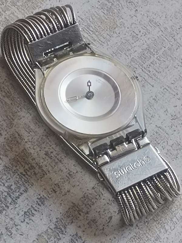 ELEGANT AND UNIQUE LADIES SWATCH WATCH IN EXCELLENT WORKING CONDITION