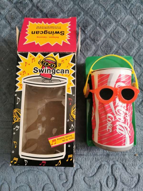 VINTAGE COCA COLA SWINGCAN WITH SUNGLASSES IN ORIGINAL BOX FROM THE 80`S (DANCING COKE CAN)