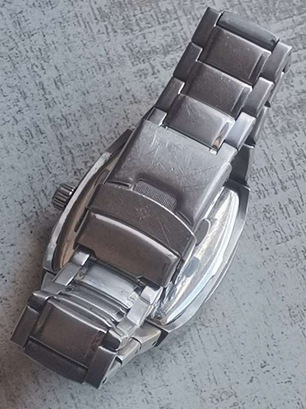 VICE VERSA MENS STAINLESS STEEL WATCH IN EXCELLENT WORKING CONDITION