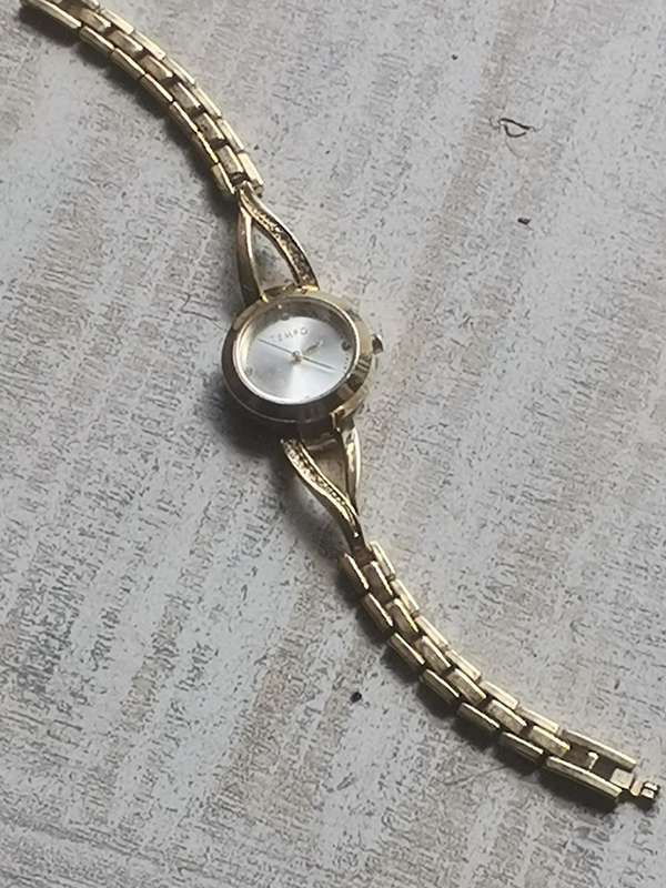 LADIES GOLD PLATED TEMPO WATCH IN EXCELLENT WORKING CONDITION