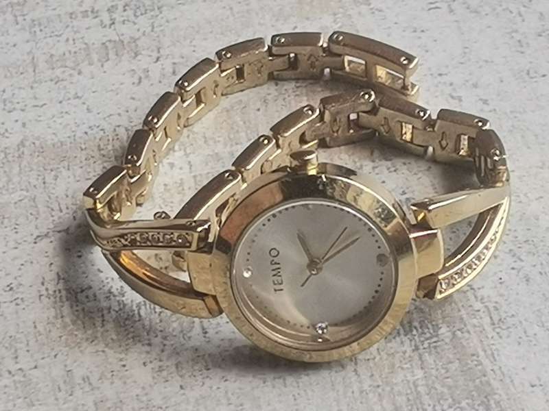 LADIES GOLD PLATED TEMPO WATCH IN EXCELLENT WORKING CONDITION