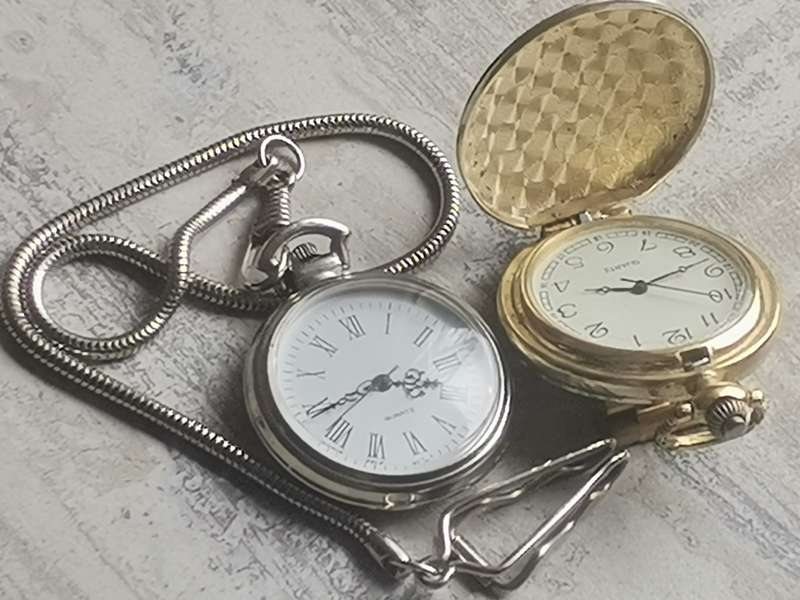 2 x MENS QUARTZ POCKET WATCHES BOTH IN EXCELLENT WORKING CONDITION