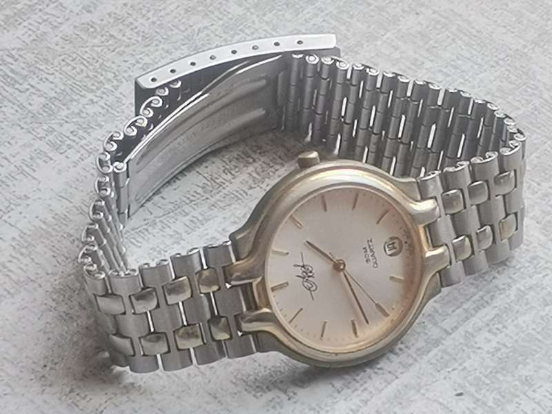VINTAGE A&S MENS SWISS WATCH IN EXCELLENT WORKING CONDITION