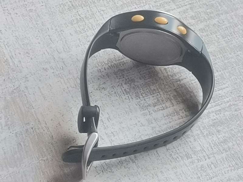 MENS DIGITAL SPORTS WATCH WITH MULTIPLE FUNCTIONALITIES IN EXCELLENT WORKING CONDITION