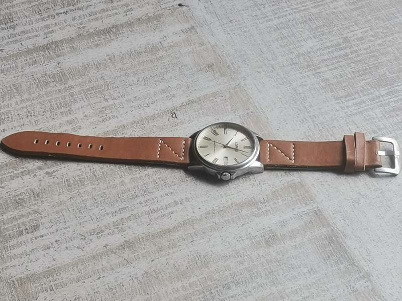 LORUS MENS WATCH IN EXCELLENT WORKING CONDITION