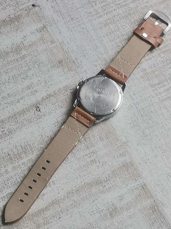 LORUS MENS WATCH IN EXCELLENT WORKING CONDITION