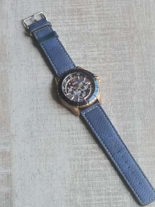 GUESS STEEL 100M MENS WATCH IN EXCELLENT WORKING CONDITION