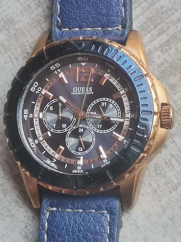 GUESS STEEL 100M MENS WATCH IN EXCELLENT WORKING CONDITION