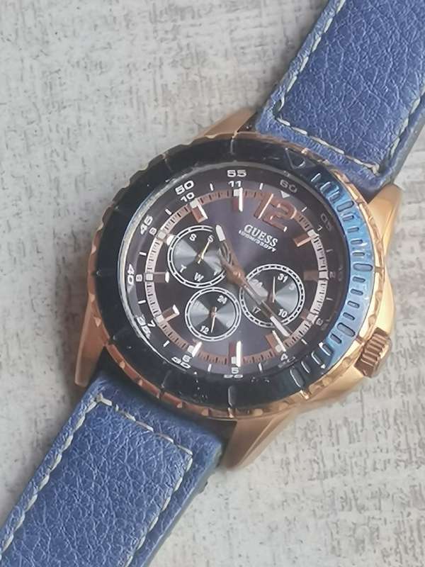 GUESS STEEL 100M MENS WATCH IN EXCELLENT WORKING CONDITION