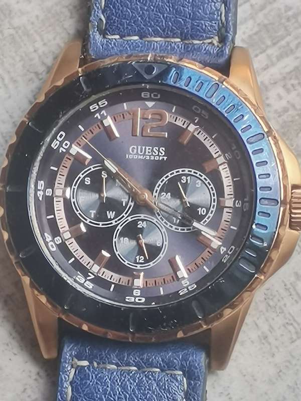 GUESS STEEL 100M MENS WATCH IN EXCELLENT WORKING CONDITION