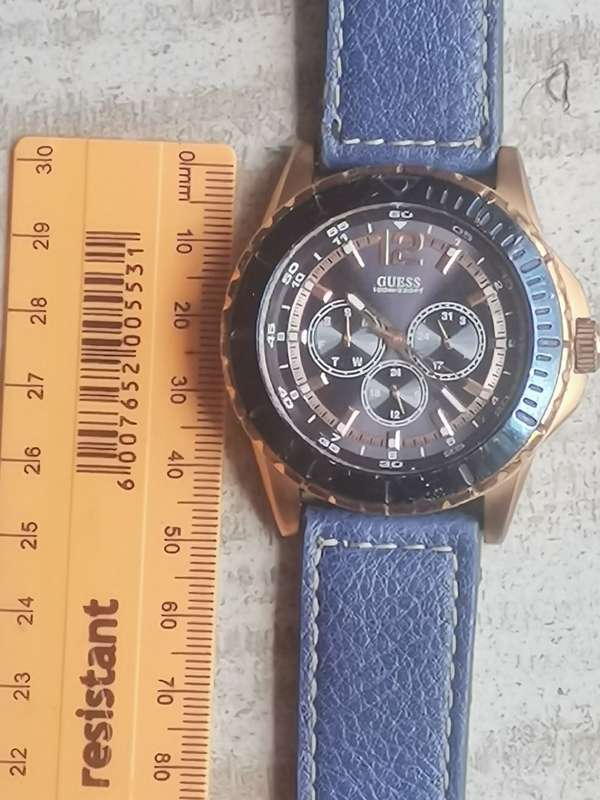 GUESS STEEL 100M MENS WATCH IN EXCELLENT WORKING CONDITION
