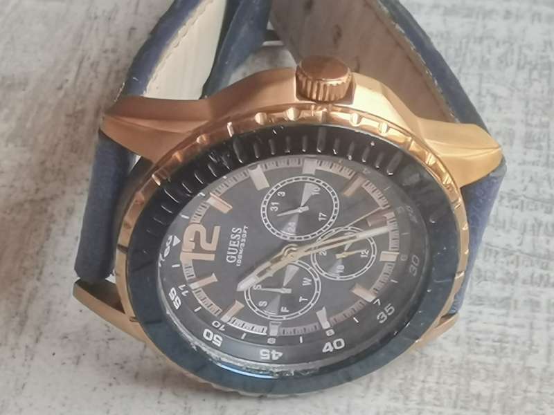 GUESS STEEL 100M MENS WATCH IN EXCELLENT WORKING CONDITION
