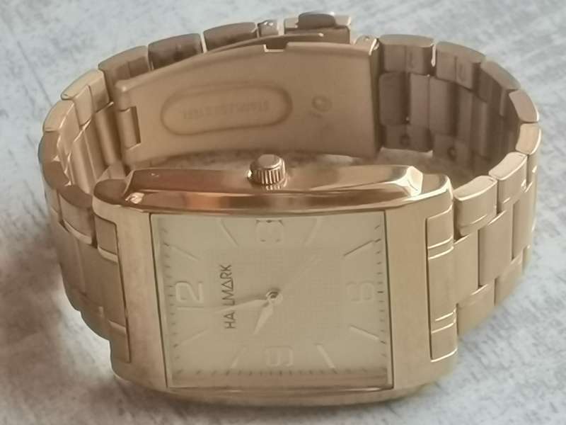 MENS HALLMARK GOLD PLATED WATCH IN EXCELLENT WORKING CONDITION - STILL AS GOOD AS NEW
