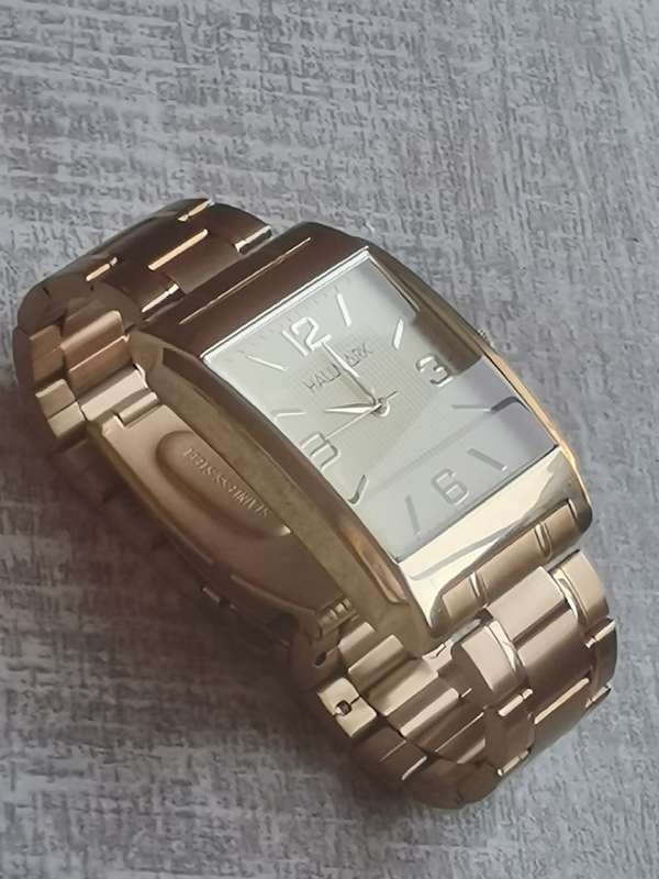 MENS HALLMARK GOLD PLATED WATCH IN EXCELLENT WORKING CONDITION - STILL AS GOOD AS NEW