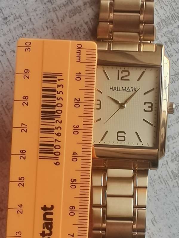 MENS HALLMARK GOLD PLATED WATCH IN EXCELLENT WORKING CONDITION - STILL AS GOOD AS NEW