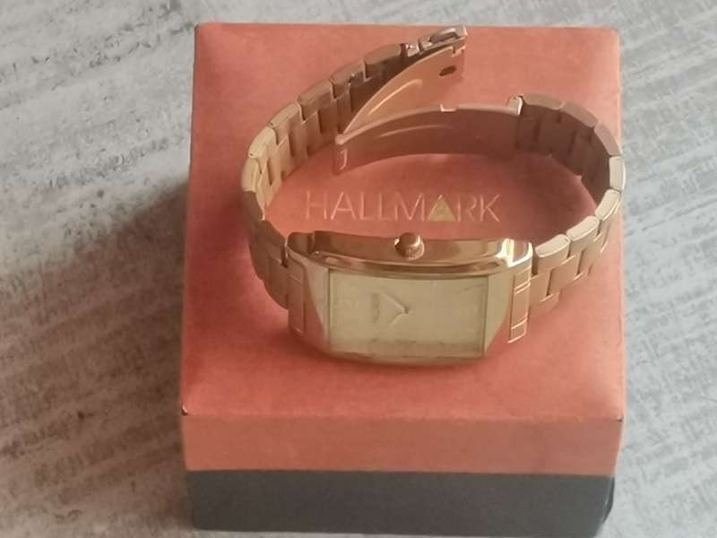 MENS HALLMARK GOLD PLATED WATCH IN EXCELLENT WORKING CONDITION - STILL AS GOOD AS NEW
