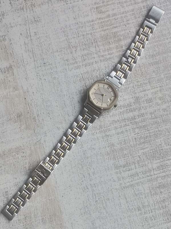 MICHEL HERBELIN LADIES SWISS WATCH WITH ORIGINAL BOX IN EXCELLENT WORKING CONDITION