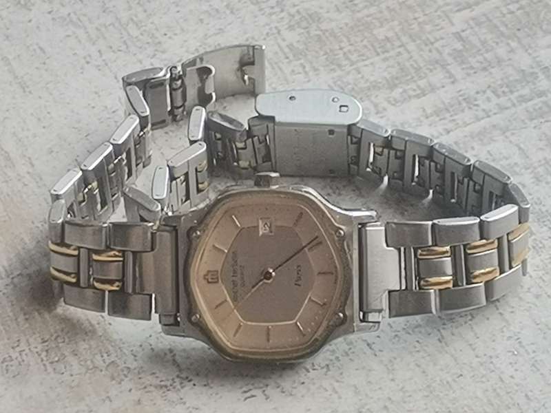 MICHEL HERBELIN LADIES SWISS WATCH WITH ORIGINAL BOX IN EXCELLENT WORKING CONDITION