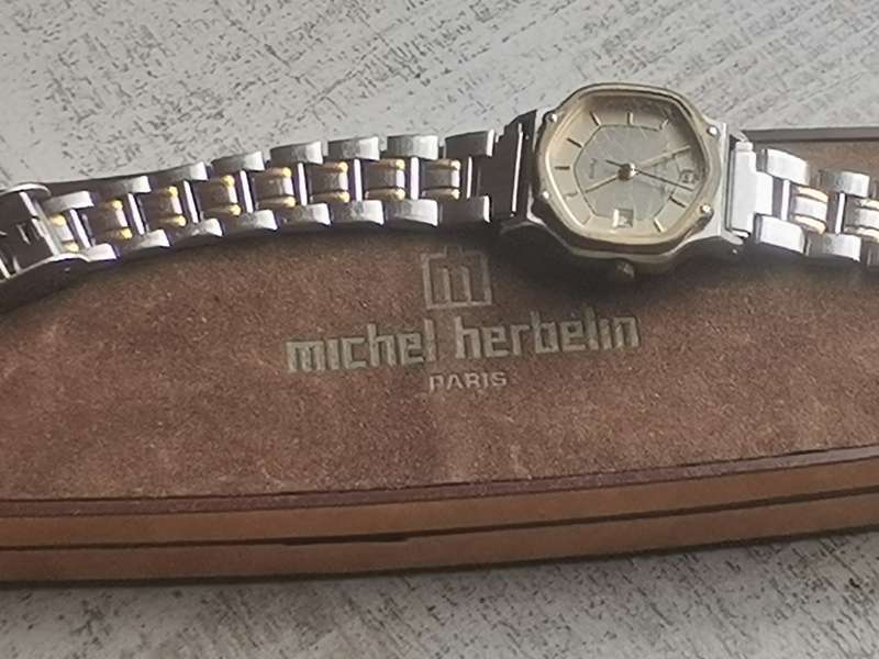MICHEL HERBELIN LADIES SWISS WATCH WITH ORIGINAL BOX IN EXCELLENT WORKING CONDITION