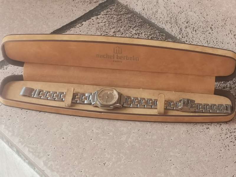 MICHEL HERBELIN LADIES SWISS WATCH WITH ORIGINAL BOX IN EXCELLENT WORKING CONDITION
