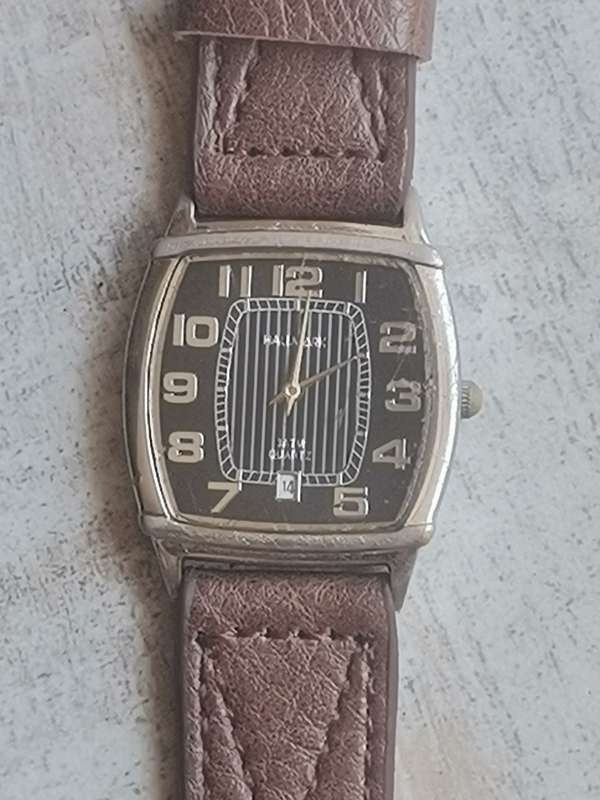 HALLMARK MENS QUARTZ WATCH IN EXCELLENT WORKING CONDITION