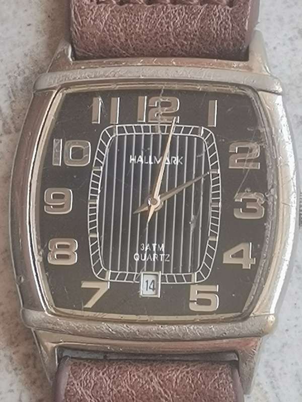 HALLMARK MENS QUARTZ WATCH IN EXCELLENT WORKING CONDITION