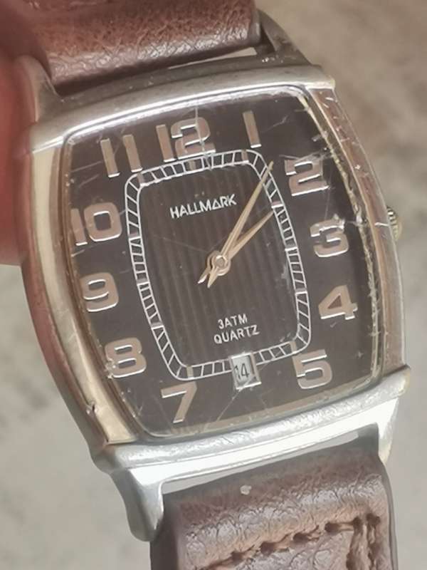HALLMARK MENS QUARTZ WATCH IN EXCELLENT WORKING CONDITION