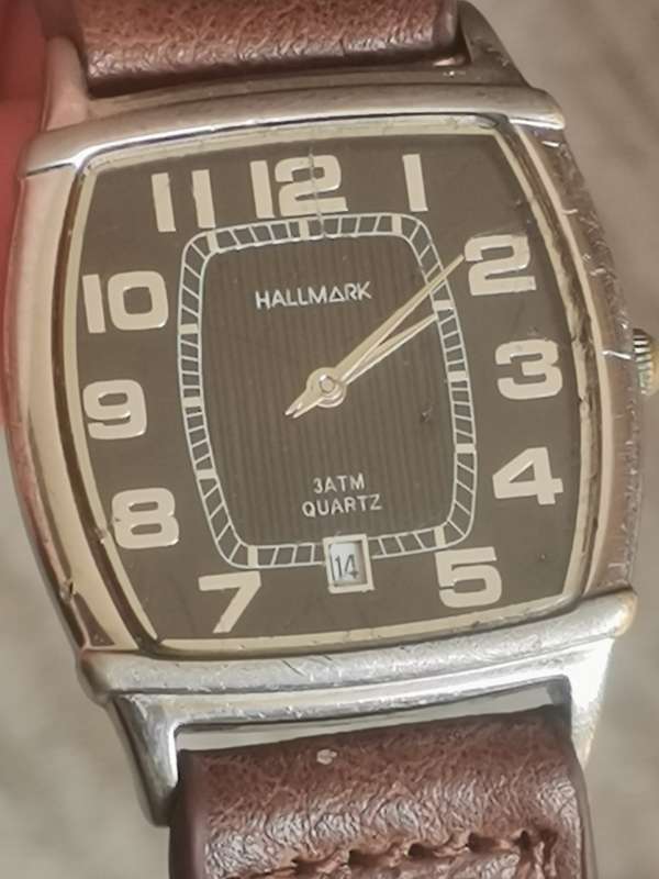 HALLMARK MENS QUARTZ WATCH IN EXCELLENT WORKING CONDITION