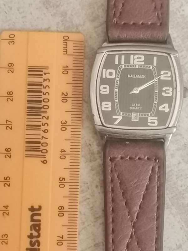 HALLMARK MENS QUARTZ WATCH IN EXCELLENT WORKING CONDITION
