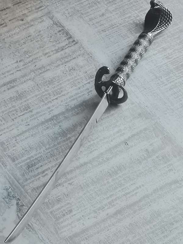 COBRA KATANA SWORD IN EXCELLENT CONDITION