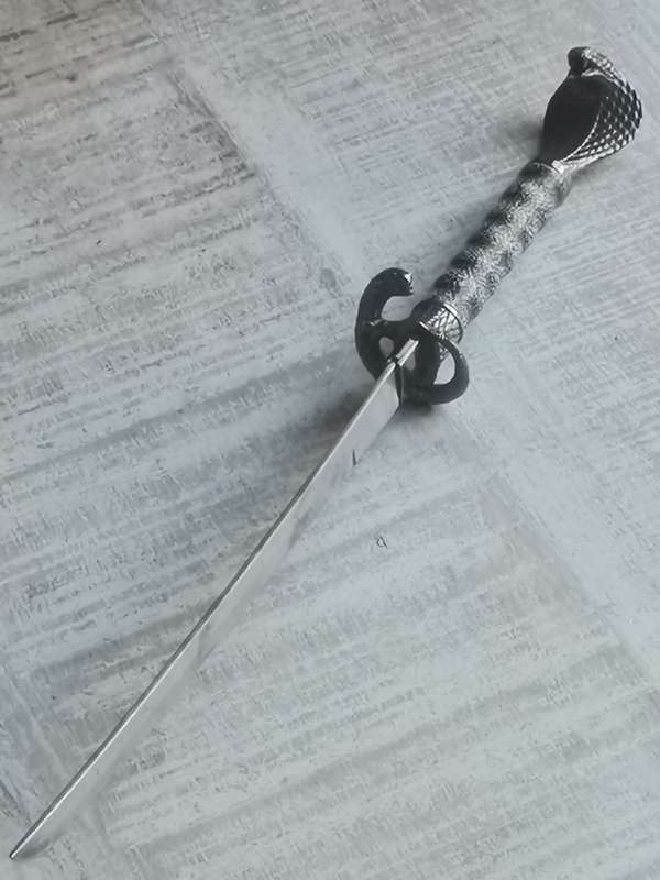 COBRA KATANA SWORD IN EXCELLENT CONDITION