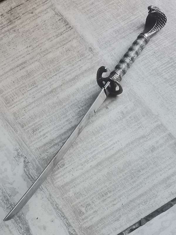 COBRA KATANA SWORD IN EXCELLENT CONDITION