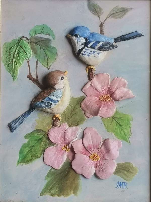 CAPODIMONTE PORCELAIN PLAQUE OF BIRDS AND FLOWER ART IN GOLD WOOD FRAME