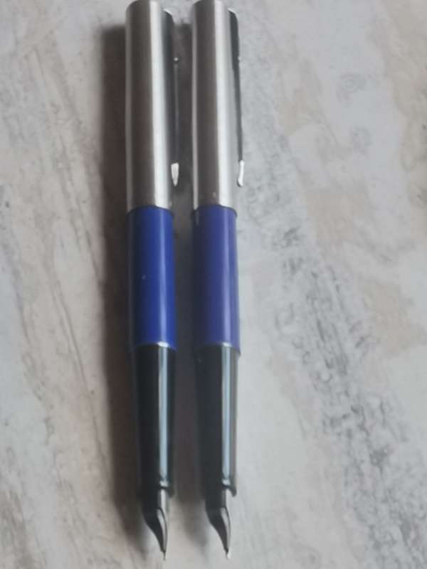 JOBLOT COLLECTION OF 14 PENS INCL 5 x PARKER AND 2 x PAPERMATE
