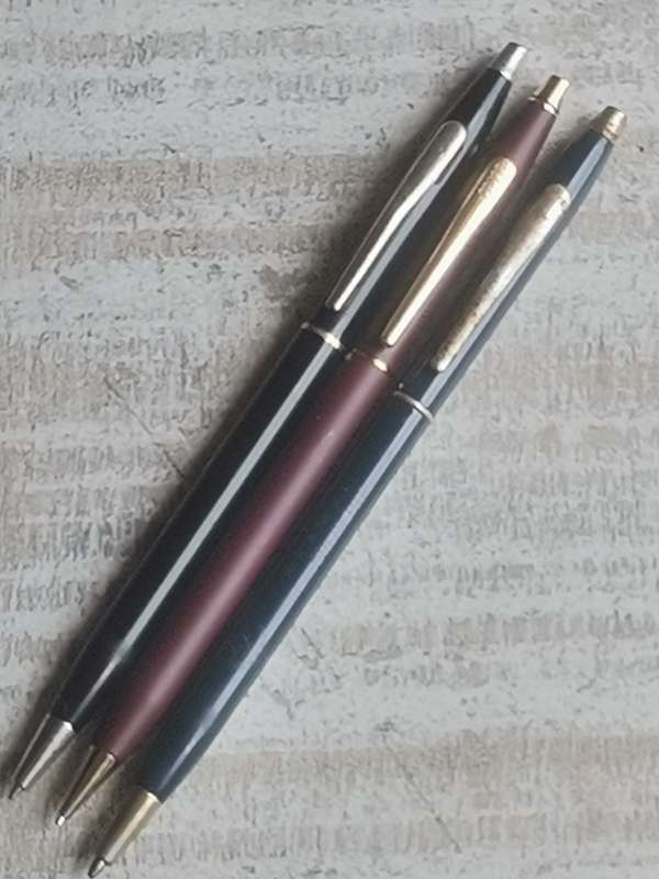CROSS PENS AND PENCIL SET IN GOOD WORKING CONDITION